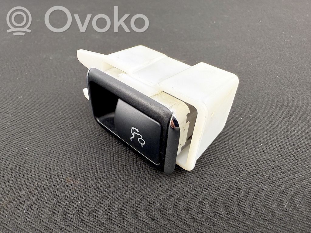 Mercedes-Benz E W212 Tailgate opening switch 