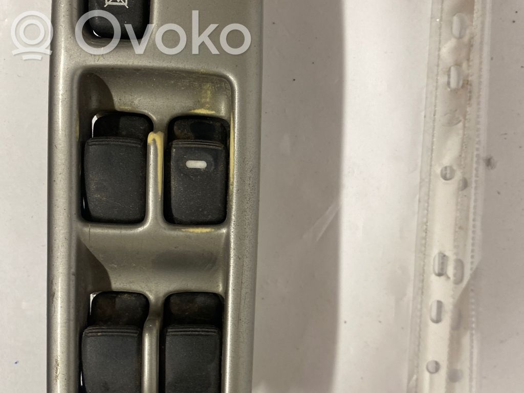 Mitsubishi Pajero Przyciski szyb 