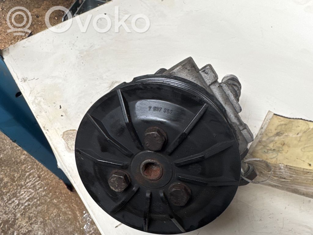 Power steering pump   7537862