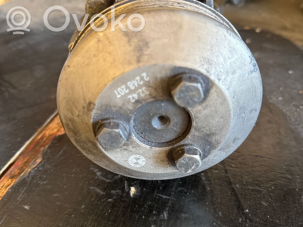 BMW 7 E38 Power steering pump 