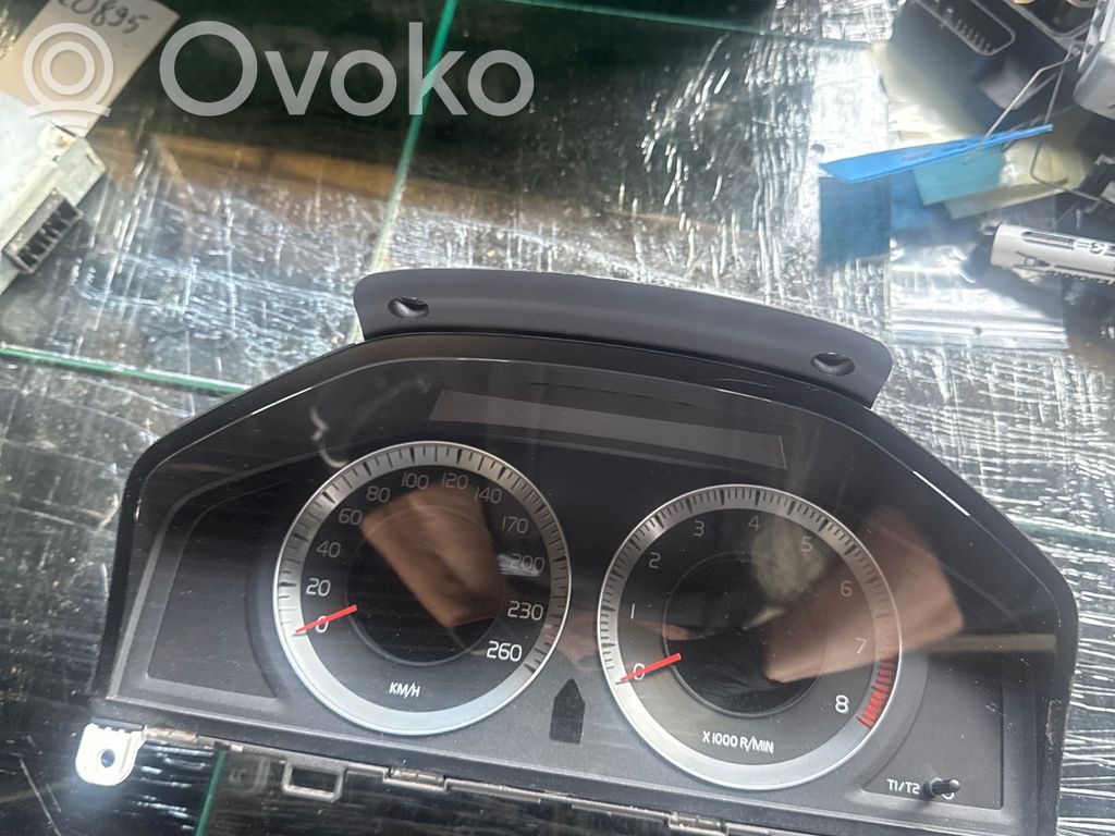 Volvo V70 Speedometer (instrument cluster) 