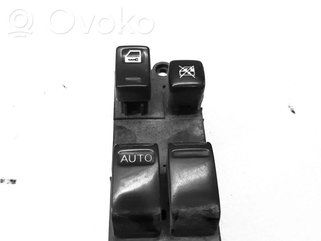Nissan Almera N16 Przyciski szyb 