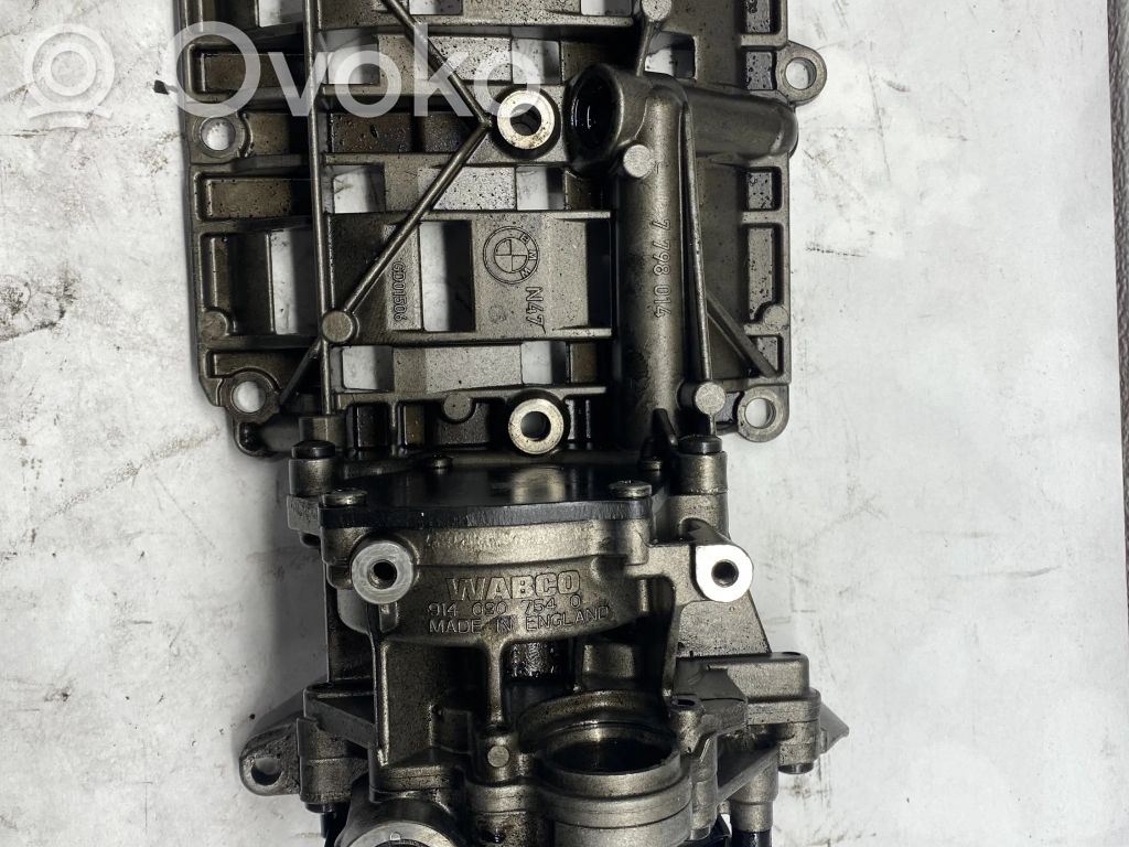 BMW 3 E90 E91 Oil pump 