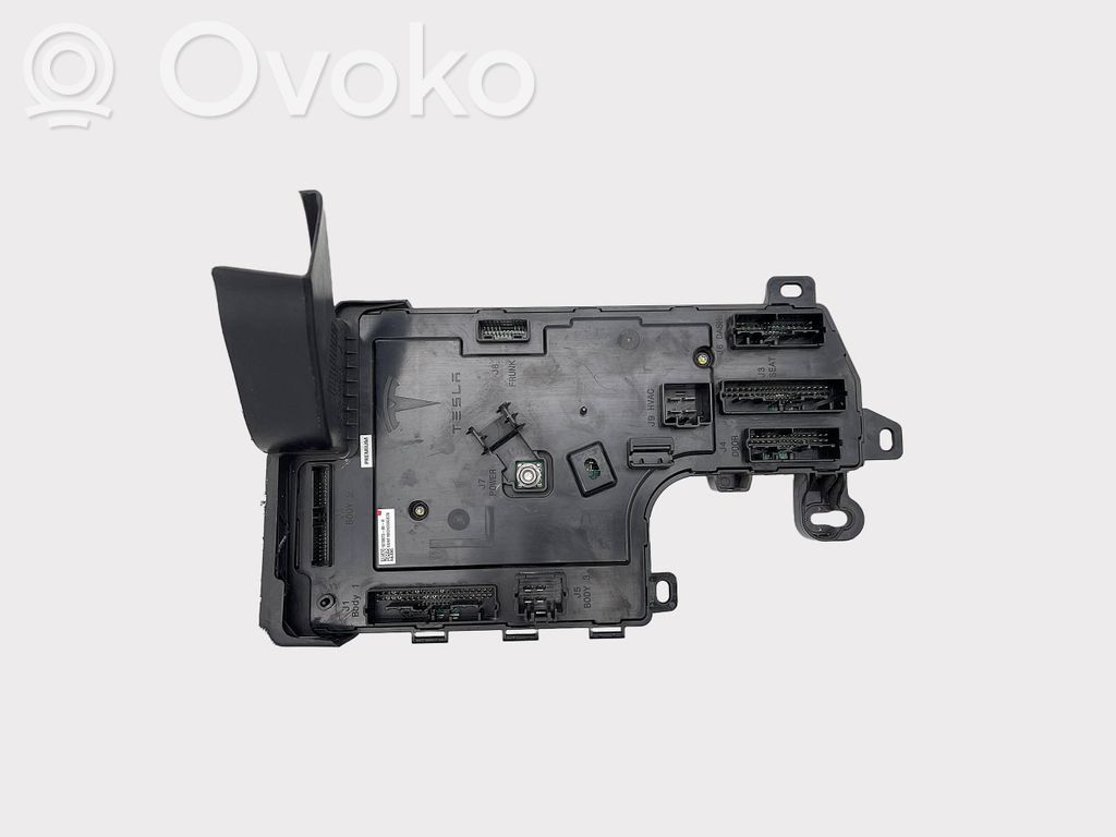 Tesla Model 3 Comfort/convenience module 
