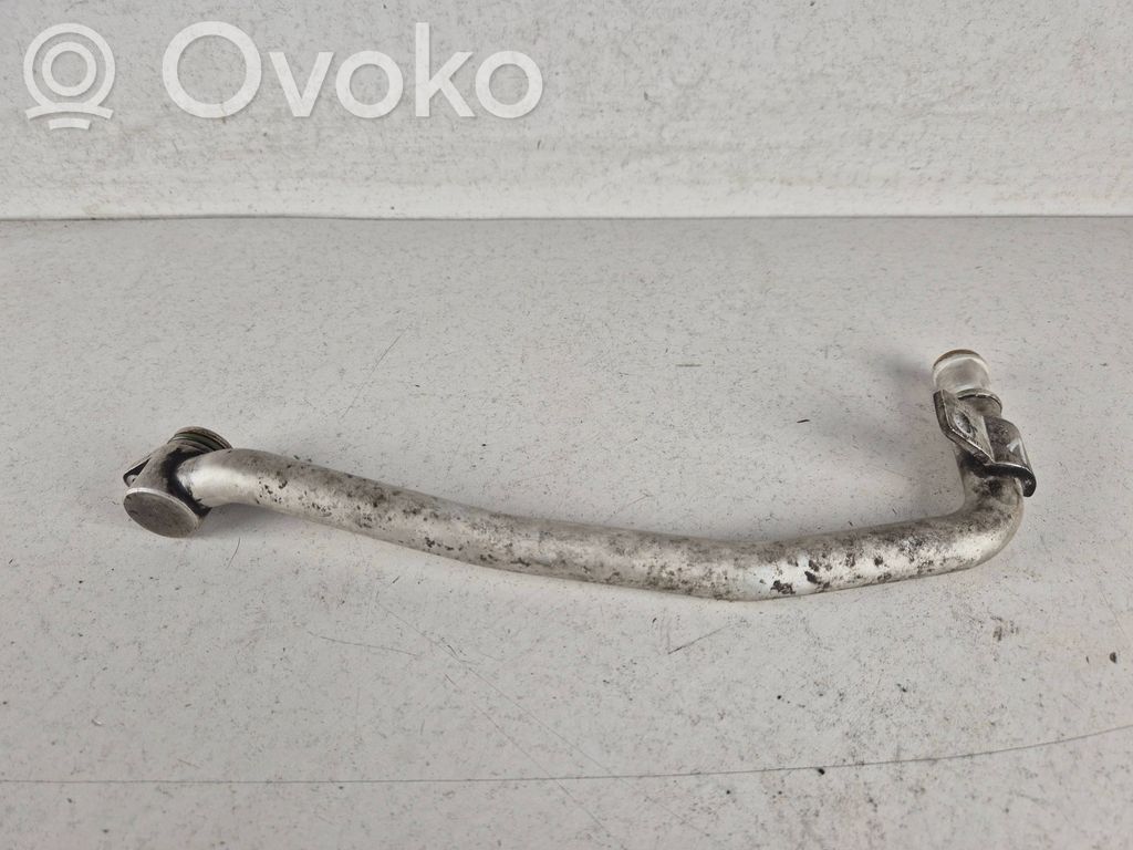 Caurulīte (-es) / šļūtene (-es)   059121075D