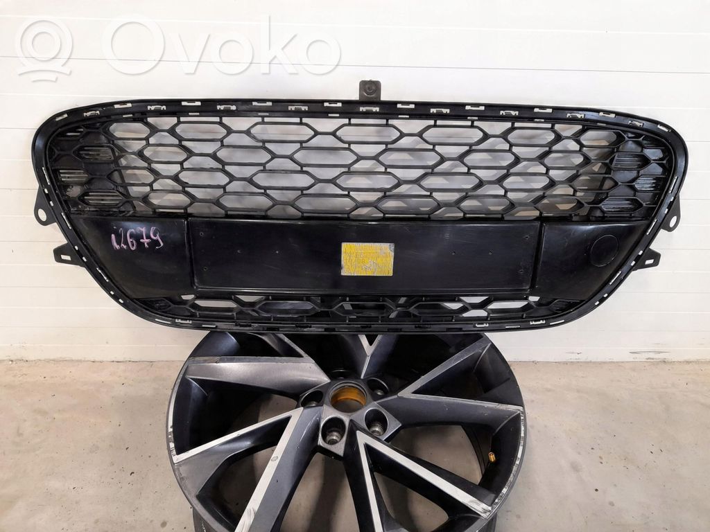 Citroen C3 Front bumper upper radiator grill 