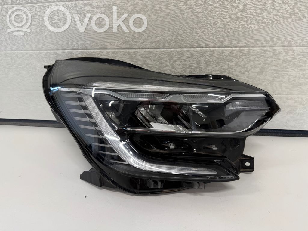 Renault Captur II Lampa przednia 