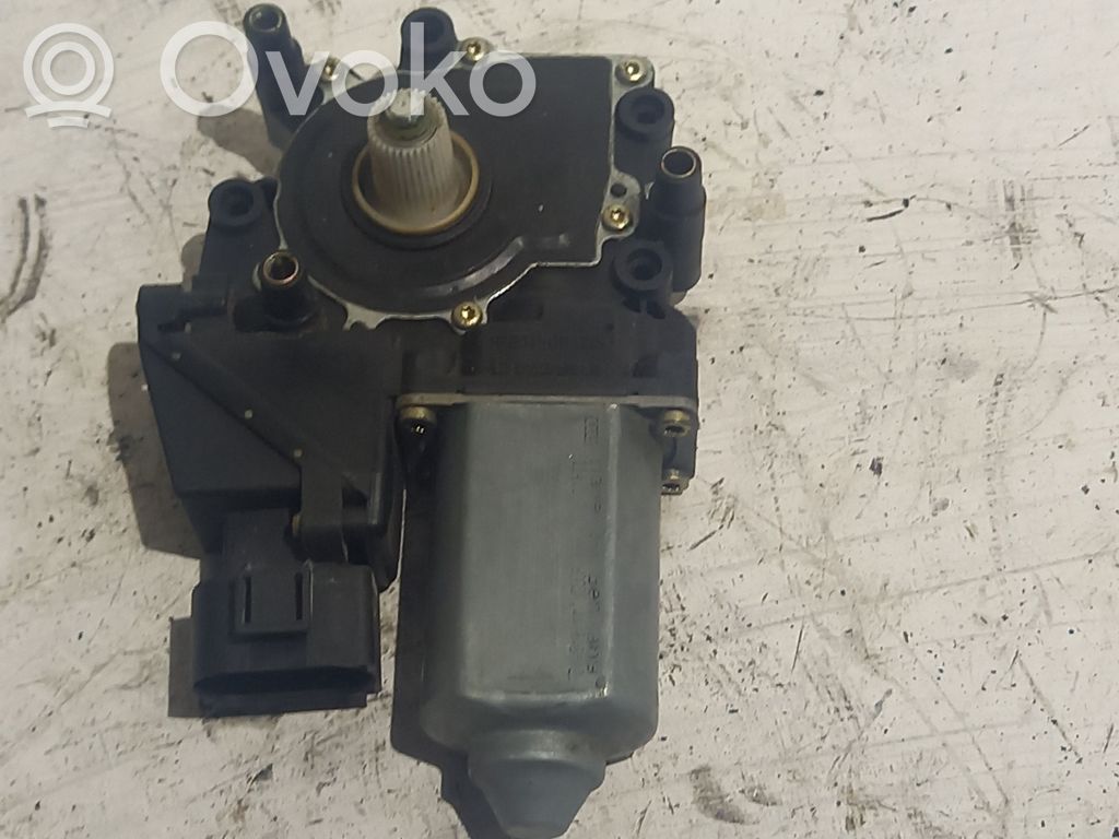 Silnik regulatora szyby drzwi przednich   05071912