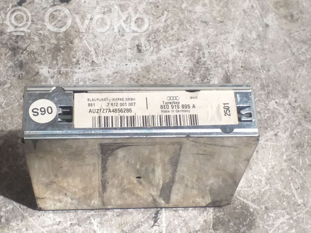 Audi A4 S4 B6 8E 8H Aerial antenna amplifier 