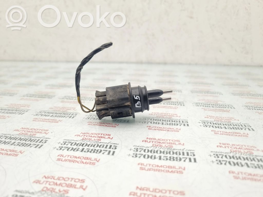 Volkswagen PASSAT B5 Sensor de nivel del líquido limpiaparabrisas 