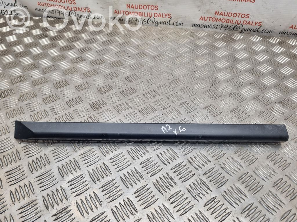 Listwa drzwi tylnych   8Z0854949L