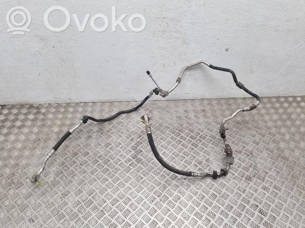 Ilmastointilaitteen putki (A/C)   7L6820743E,7L6820017C