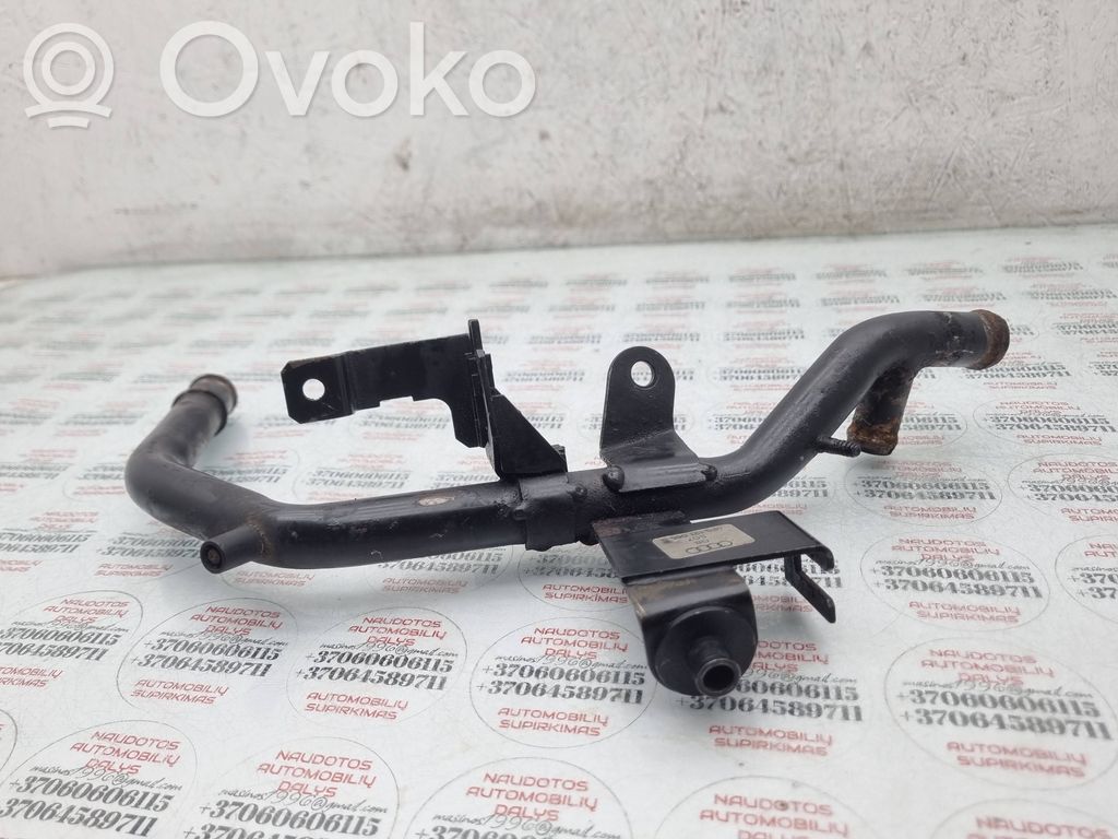 Audi A4 S4 B5 8D Moottorin vesijäähdytyksen putki/letku 