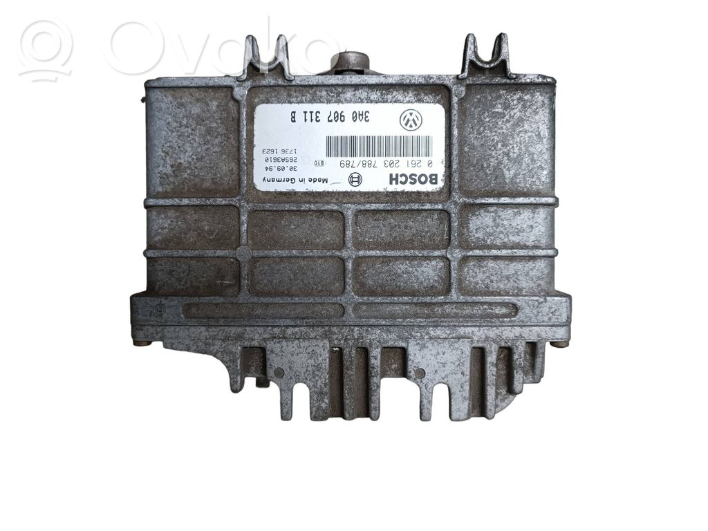 Volkswagen PASSAT B4 Engine control unit/module 