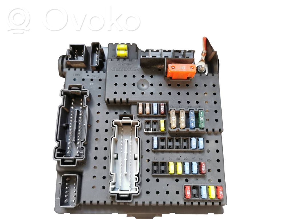 Volvo XC90 Ramka / Moduł bezpieczników 