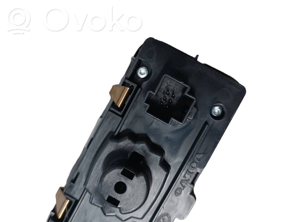 Light switch   30739413