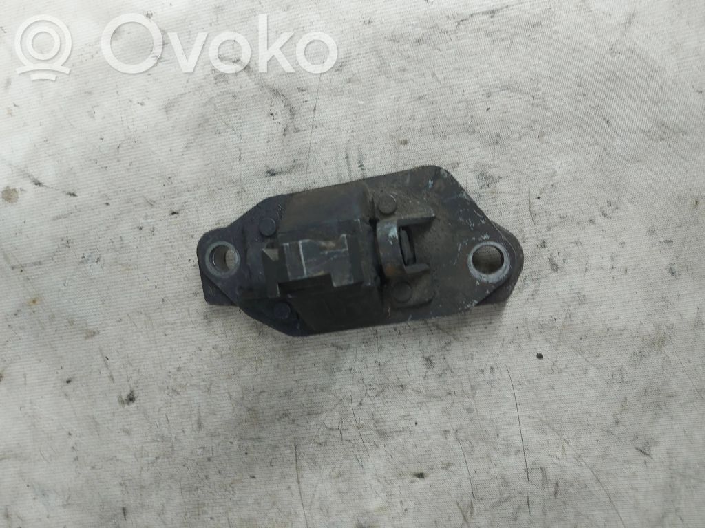 Volvo XC90 Engine mount bracket 