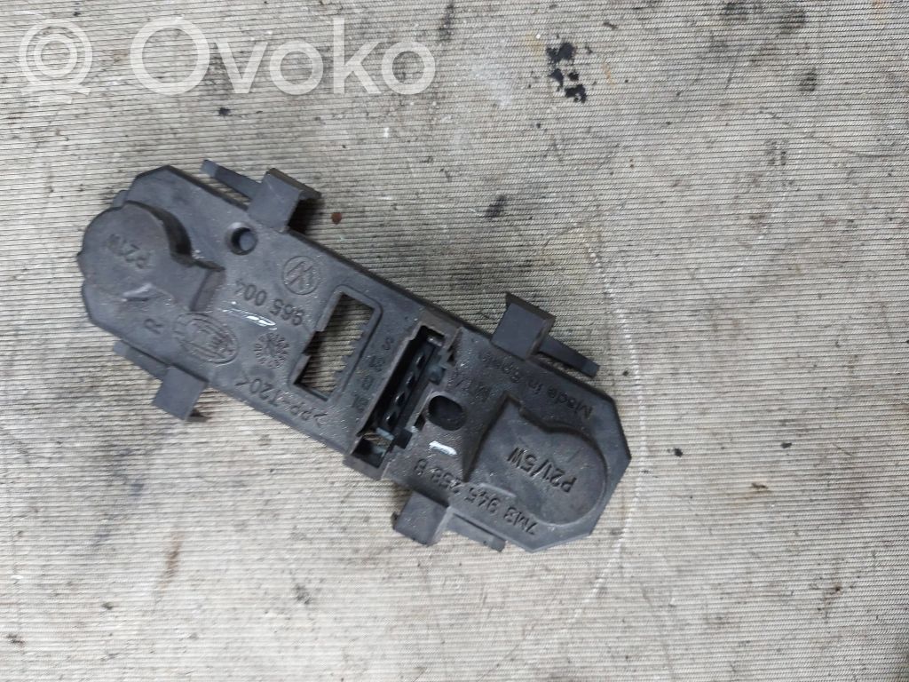 Ford Galaxy Cubierta del soporte de la lámpara de la luz trasera 