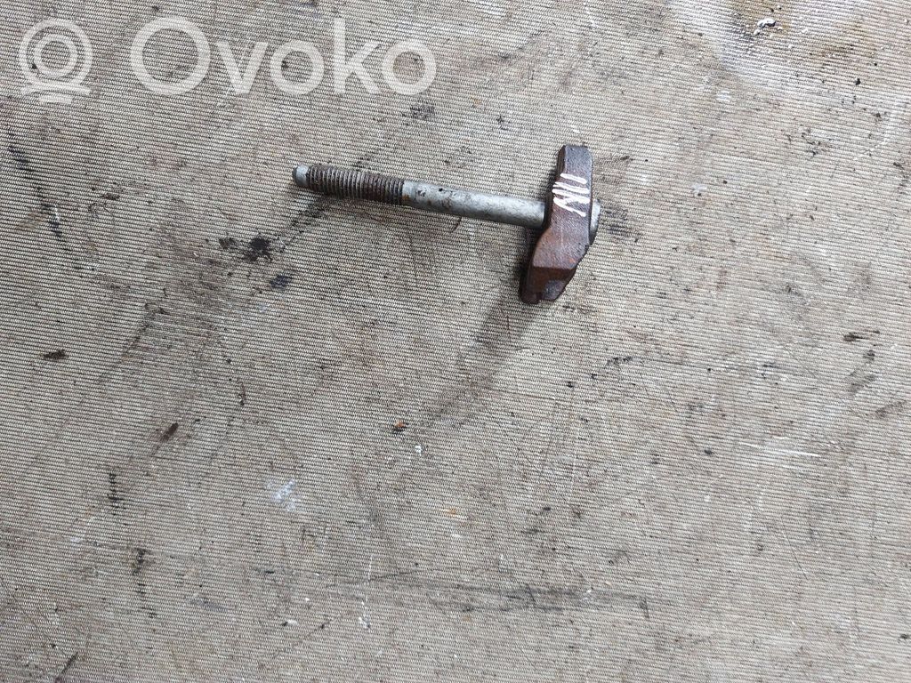 Abrazadera del inyector de combustible