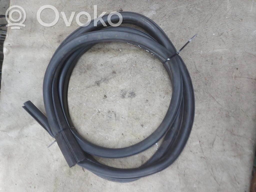 Ford Kuga I Rear door rubber seal (on body) 