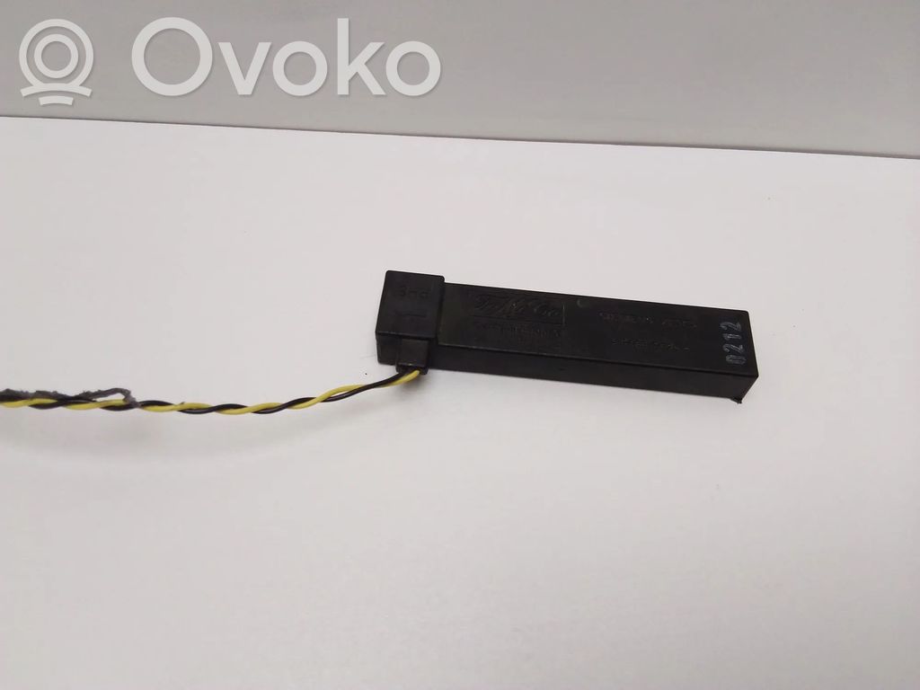 GPS-pystyantenni   5WK47811