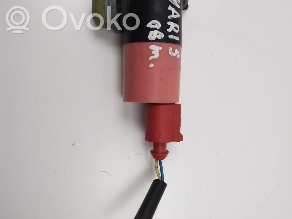 Toyota Yaris Windscreen/windshield washer pump 