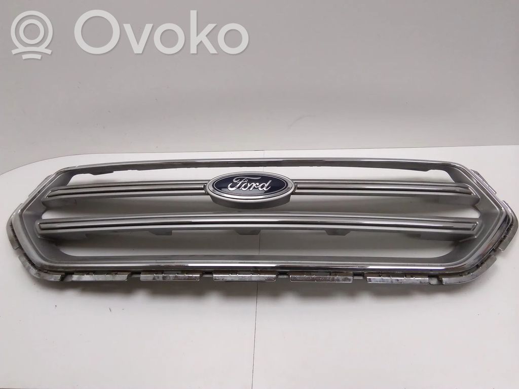 Ford Kuga I Etupuskurin ylempi jäähdytinsäleikkö 