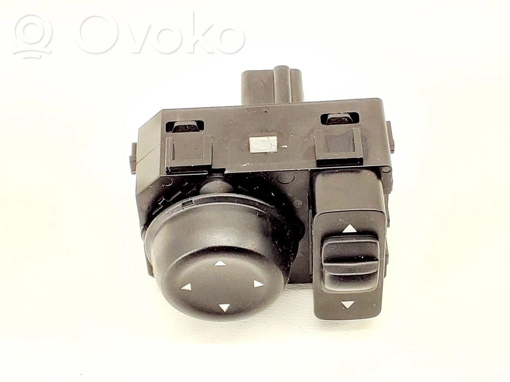 Nissan Note (E12) Wing mirror switch 
