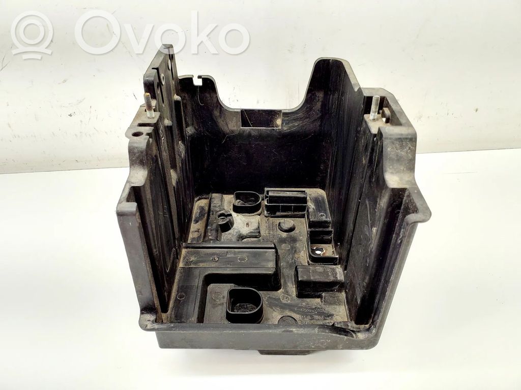 Ford Ecosport Akkulaatikon alusta 