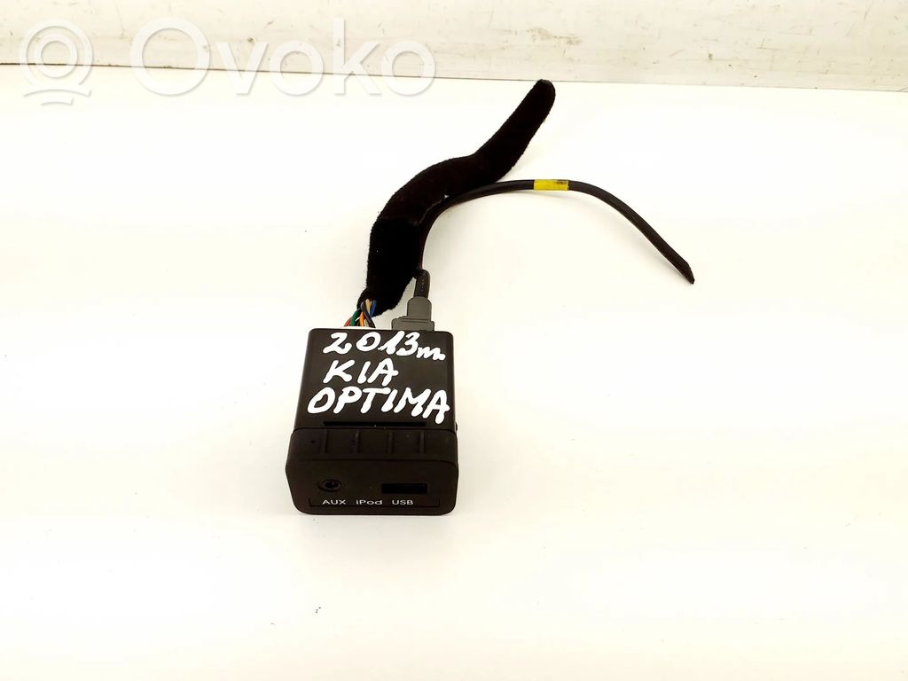 KIA Optima AUX in-socket connector 