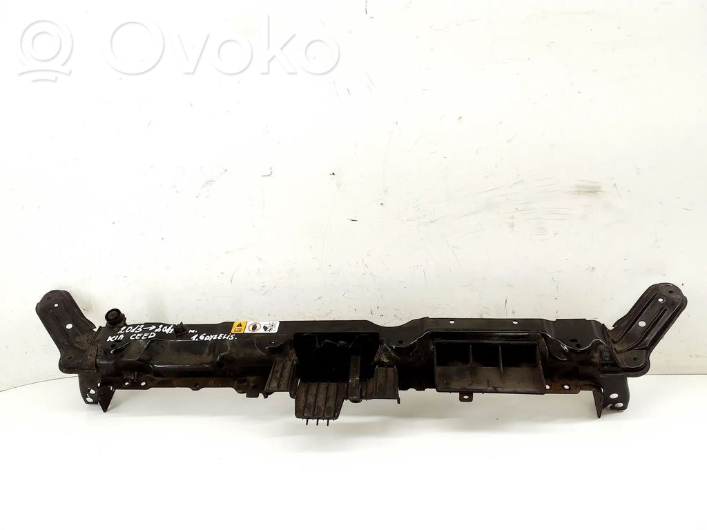 KIA Ceed Radiatoru paneļa augšējā daļa (televizors) 