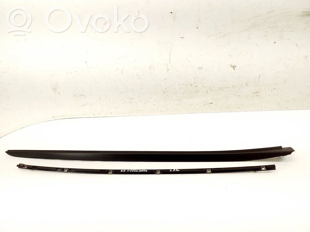 KIA Xceed Windshield trim 