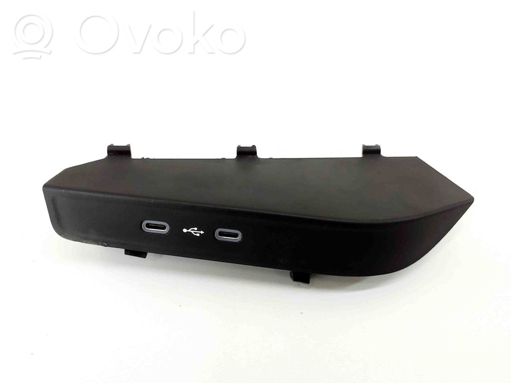 Skoda Scala Enchufe conector entrada auxiliar 