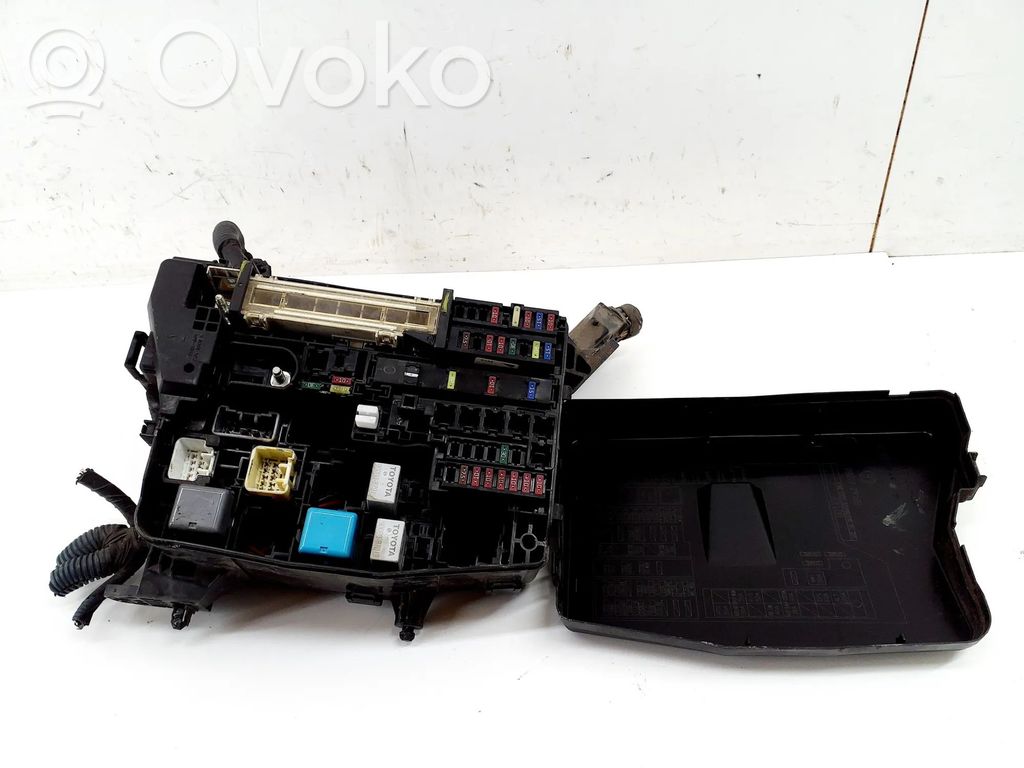 Toyota Auris 150 Skrzynka bezpieczników / Komplet 