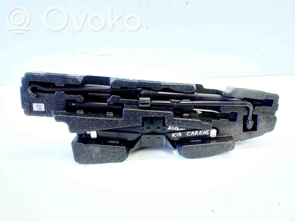 KIA Carens III Tunkki 