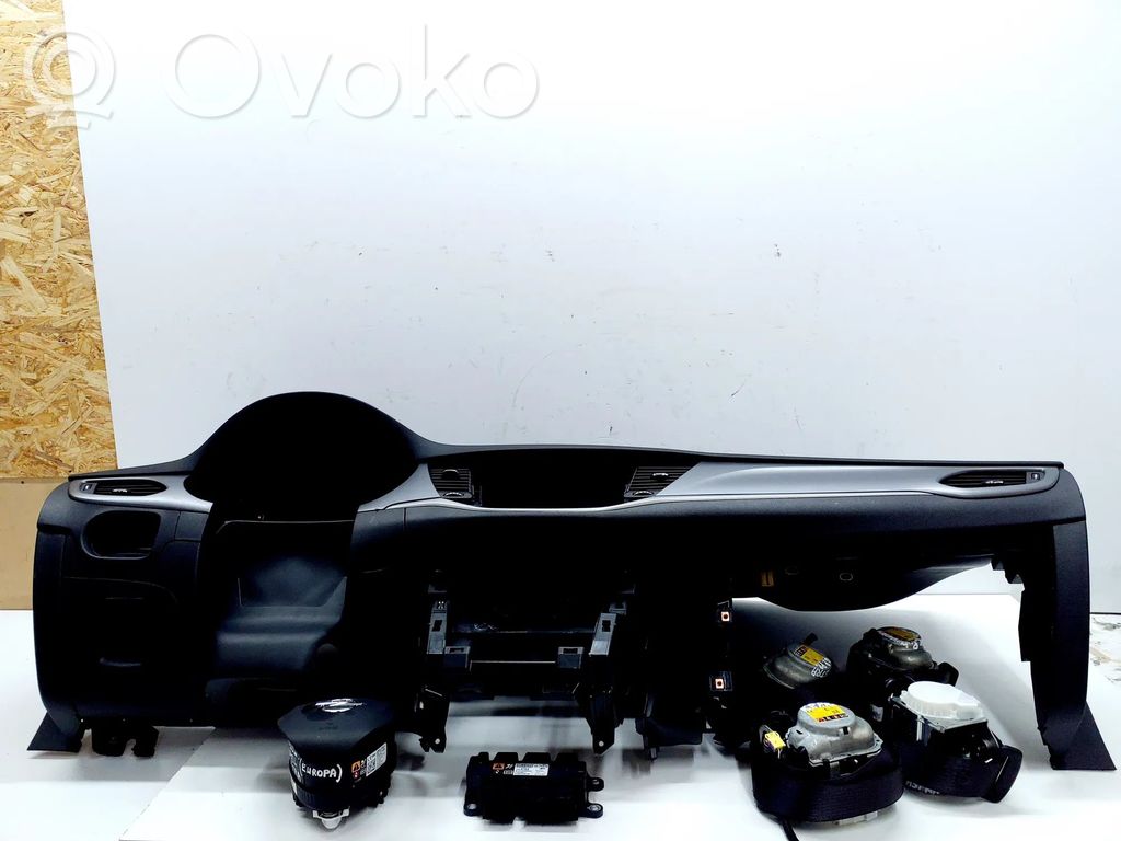 Opel Astra K Panelė 