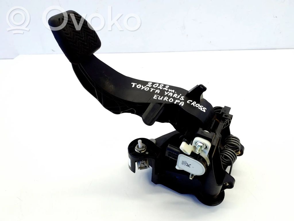Toyota Yaris Cross Clutch pedal 