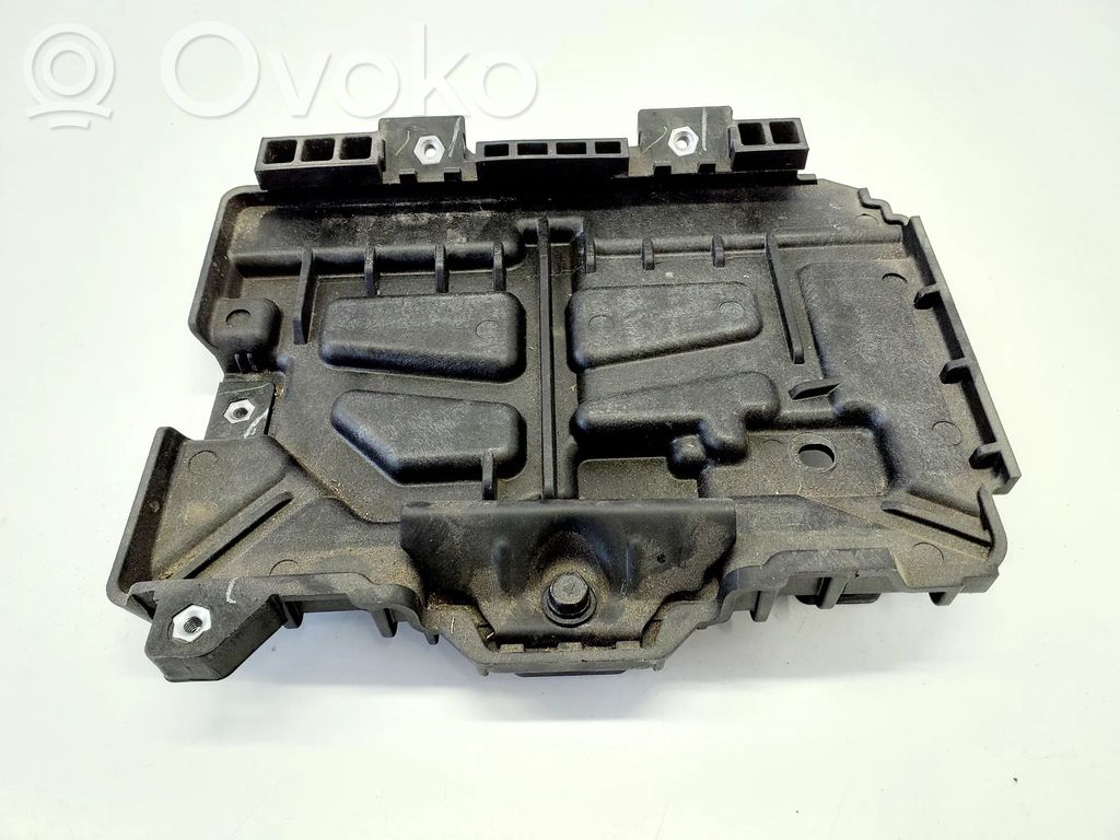 KIA Ceed Akkulaatikon alusta 