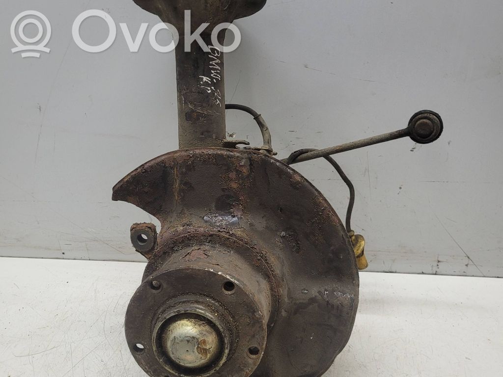 Front wheel hub spindle knuckle