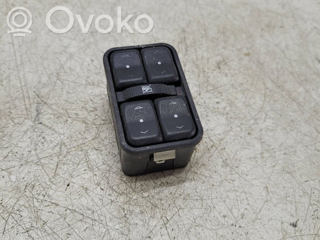 Opel Meriva A Electric window control switch 