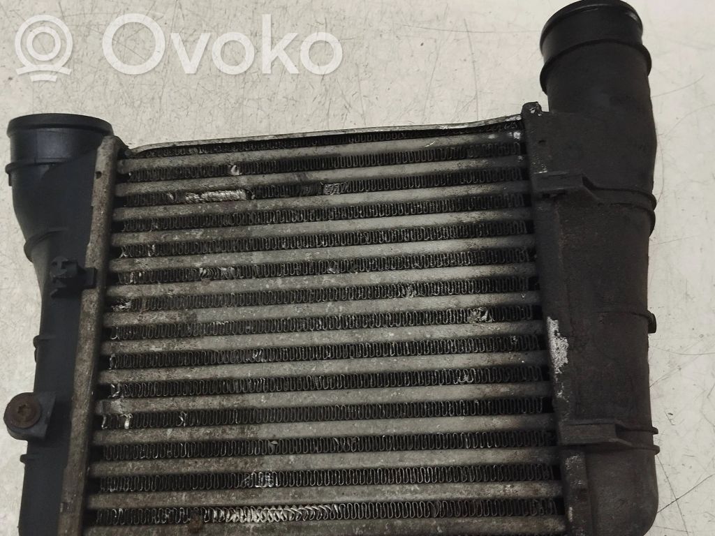 Audi A4 S4 B6 8E 8H Interkūlerio radiatorius 