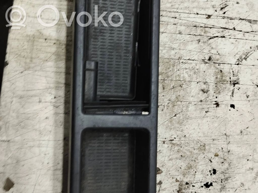BMW 3 E46 Daiktadėžė 