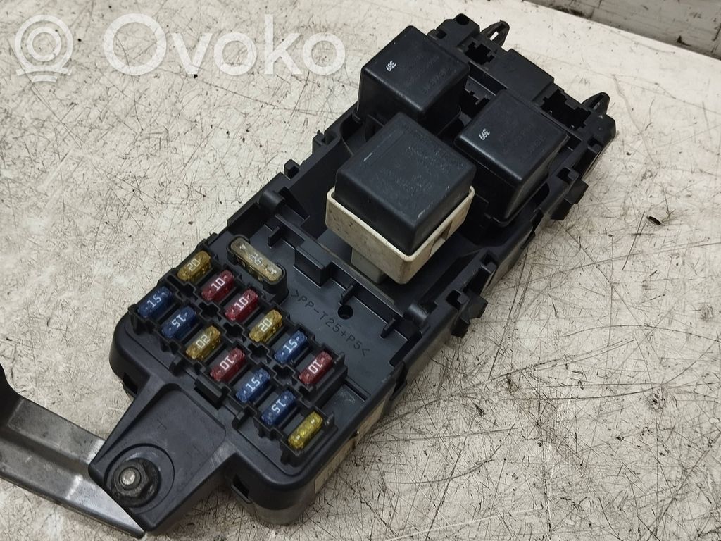 Volvo S40, V40 Ramka / Moduł bezpieczników 
