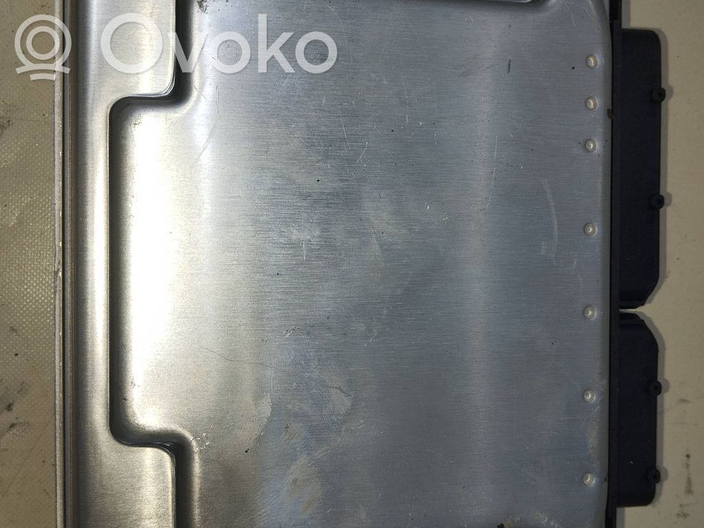 Volkswagen PASSAT B5.5 Engine control unit/module 