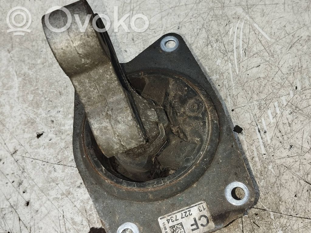Engine mount bracket   13227734