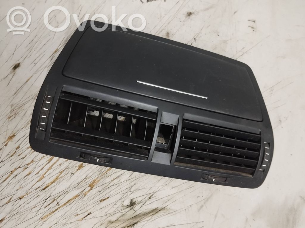 Skoda Octavia Mk2 (1Z) Dysze / Kratki środkowego nawiewu deski rozdzielczej 
