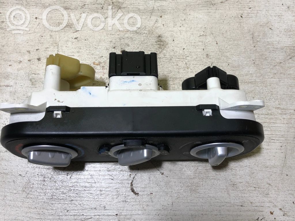 Climate control unit   P55111847AD,08232006