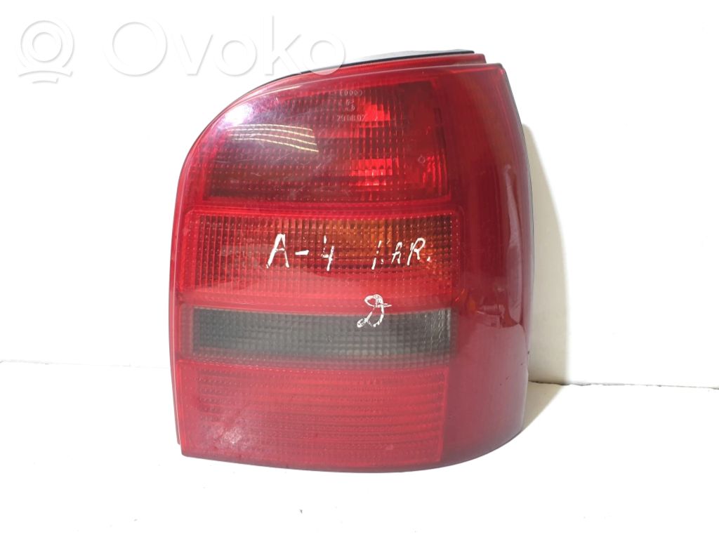 Audi A4 S4 B5 8D Takavalon polttimon suojan pidike 