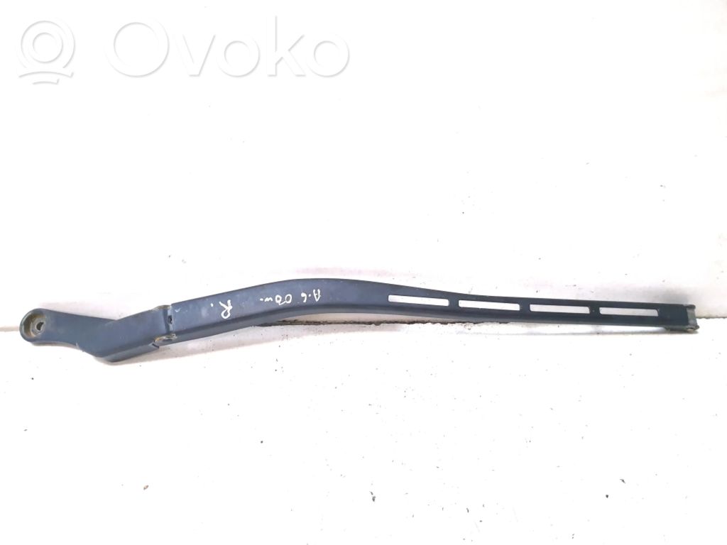Audi A6 S6 C5 4B Wischerarm vorne 
