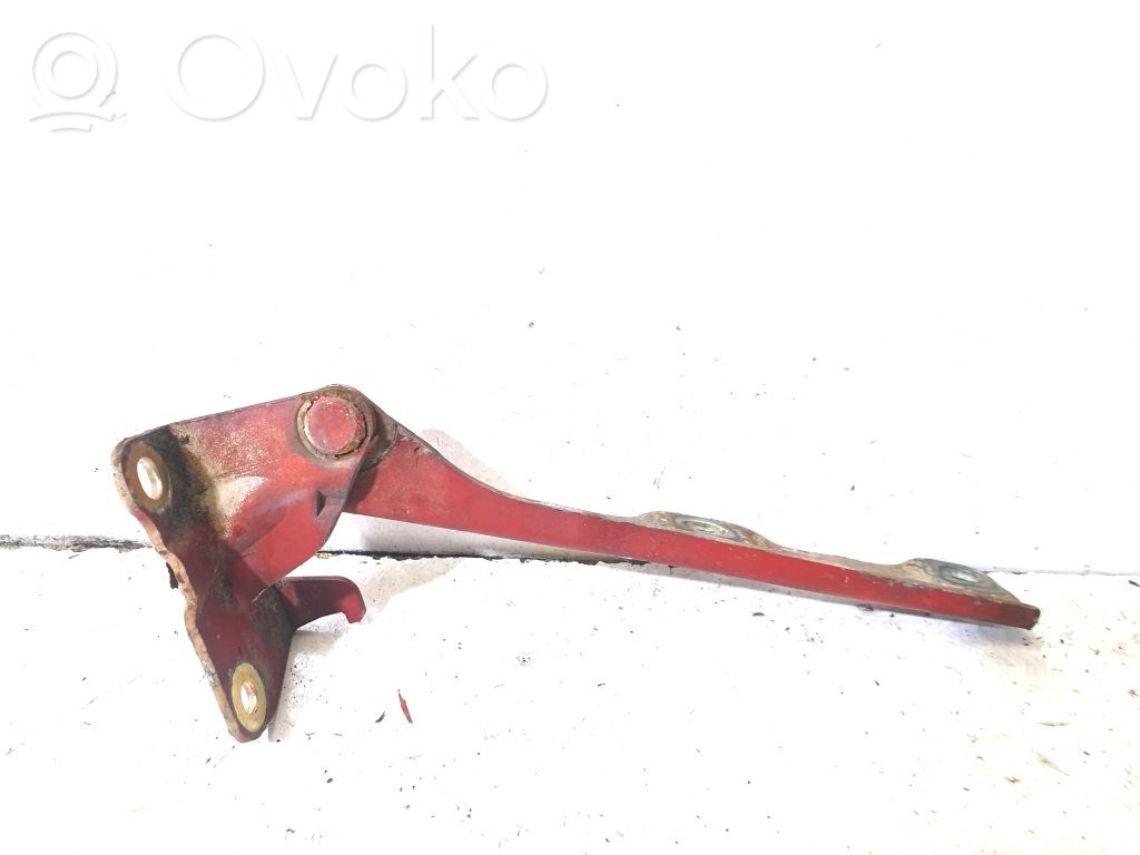 Dzinēja pārsega eņģe (-es)